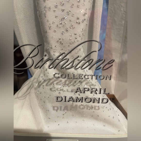 April Diamond Barbie Doll Brunette The Birthstone Collection 2002 Mattel - Picture 5 of 5